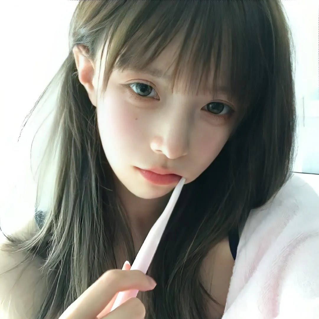 蓝色牛仔裤芬兰小姐